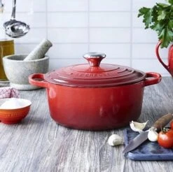 Le Creuset Signature Braadpan - 4,2 L - 24 Cm - Kersenrood 16 Le Creuset Signature Braadpan - 4,2 L - 24 Cm - Kersenrood -Brita Verkoopwinkel 1200x1197 8