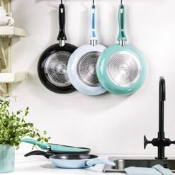 VitaVerde Expert Koekenpannenset Ø 20cm + Ø 24cm + Ø 28cm - Turquoise - Inductie - PFAS-vrij 13 VitaVerde Expert Koekenpannenset Ø 20cm + Ø 24cm + Ø 28cm - Turquoise - Inductie - PFAS-vrij -Brita Verkoopwinkel 1200x1200 210