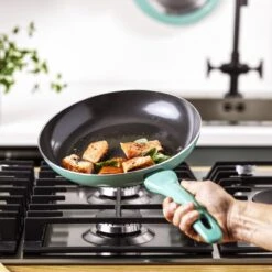 VitaVerde Expert Koekenpannenset Ø 20cm + Ø 24cm + Ø 28cm - Turquoise - Inductie - PFAS-vrij 14 VitaVerde Expert Koekenpannenset Ø 20cm + Ø 24cm + Ø 28cm - Turquoise - Inductie - PFAS-vrij -Brita Verkoopwinkel 1200x1200 211