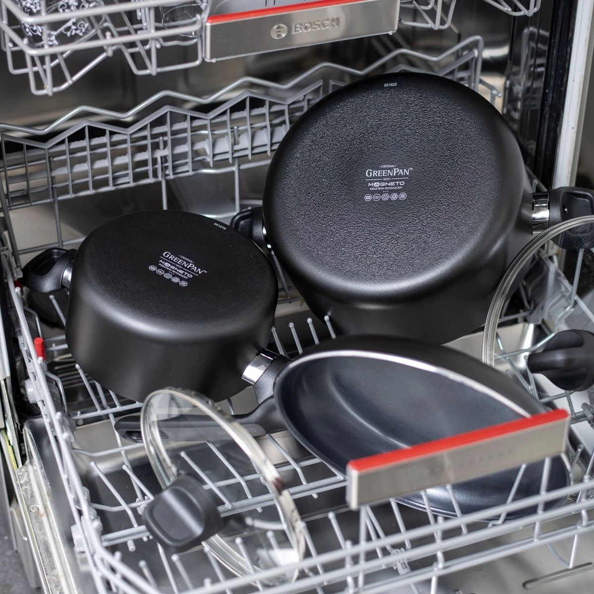 GreenPan Memphis Keramische Koekenpannenset - Ø24 + Ø28 Cm - PFAS-vrij 6 GreenPan Memphis Keramische Koekenpannenset - Ø24 + Ø28 Cm - PFAS-vrij - Afbeelding 6