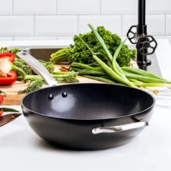 GreenPan Copenhagen Wok Met Extra Handvat 30cm/4.8L 30 GreenPan Copenhagen Wok Met Extra Handvat 30cm/4.8L -Brita Verkoopwinkel 1200x1200 426