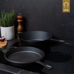 Chefarone Gietijzeren Pan - 2-in-1 Braadpan Inclusief Deksel - Geschikt Voor Alle Warmtebronnen -Brita Verkoopwinkel 1200x1200 620