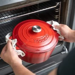 Nuovva Gietijzeren Braadpan Antiaanbaklaag Met Deksel - Sudderpan Rood - Rond - Ø24 Cm - 4.7 Liter - 100% PFAS & PFOA Vrij - Geschikt Voor Alle Warmtebronnen - Elektrisch - Gas - Halogeen - Inductie - Keramisch -Brita Verkoopwinkel 1200x1200 702