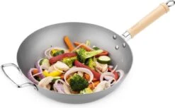 Navaris Grote Wokpan Geschikt Voor Inductie - Koolstofstalen Wok Met Twee Handvaten - Carbon Steel Wok 30 Cm Diameter - Voor Roerbak- En Wokgerechten -Brita Verkoopwinkel 1200x743 2