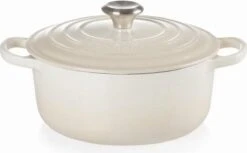 Le Creuset Braadpan Signature Meringue - ø 24 Cm / 4.2 Liter 9 Le Creuset Braadpan Signature Meringue - ø 24 Cm / 4.2 Liter -Brita Verkoopwinkel 1200x744 2