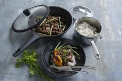 Sola Wokpan Fair Cooking - Ø 30 Cm - Zwart/wit - Aluminium - Antiaanbaklaag 7 Sola Wokpan Fair Cooking - Ø 30 Cm - Zwart/wit - Aluminium - Antiaanbaklaag -Brita Verkoopwinkel 1200x800 57