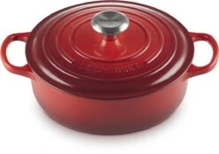 Le Creuset - Gietijzeren - Lage Braadpan - 24cm - Kersenrood 21 Le Creuset - Gietijzeren - Lage Braadpan - 24cm - Kersenrood -Brita Verkoopwinkel 1200x843 3