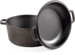 Daumonet Ducasse Gietijzeren Double Use Braadpan - Combi Sudderpan Zwart - 2-in-1 Bak- En Braadpan - PFAS & PFOA Vrij - Rond - Ø 26 Cm - 4,4 Liter - Emaille - Alle Warmtebronnen - Elektrisch - Gas - Halogeen - Inductie - Keramisch