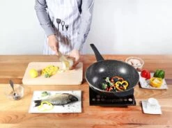 Cheffinger Wokpan Met Deksel - 32cm - Zwart - Pan - Keukenaccessoires 17 Cheffinger Wokpan Met Deksel - 32cm - Zwart - Pan - Keukenaccessoires -Brita Verkoopwinkel 1200x892 1