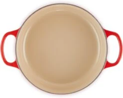 Le Creuset - Gietijzeren - Lage Braadpan - 24cm - Kersenrood 33 Le Creuset - Gietijzeren - Lage Braadpan - 24cm - Kersenrood -Brita Verkoopwinkel 1200x963
