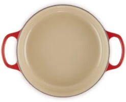 Le Creuset - Gietijzeren - Lage Braadpan - 24cm - Kersenrood 26 Le Creuset - Gietijzeren - Lage Braadpan - 24cm - Kersenrood -Brita Verkoopwinkel 1200x971