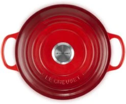 Le Creuset - Gietijzeren - Lage Braadpan - 24cm - Kersenrood 31 Le Creuset - Gietijzeren - Lage Braadpan - 24cm - Kersenrood -Brita Verkoopwinkel 1200x998 1
